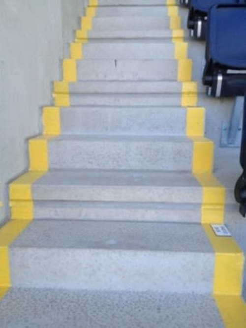 Colour-contrast steps