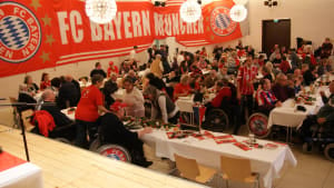 Bayern Munich manager attends Disabled Supporters Association’s Christmas party